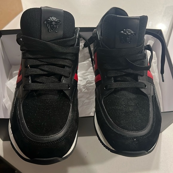 Versace - Picture 2 of 4